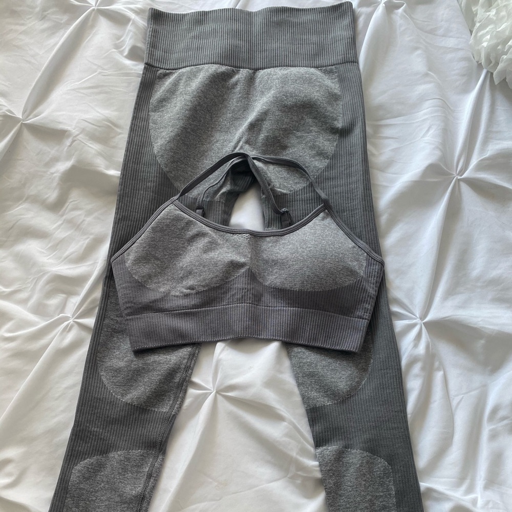 No brand seamless set size small
